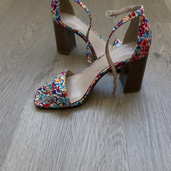 Kelly & Katie Multicolor Floral Block Heels - Picture 4 of 4